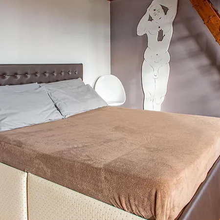Pet Friendly In With Private Swimming Pool, Be Inside Or Outside Holiday home *