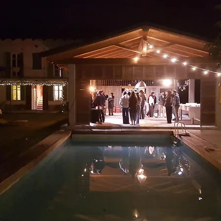 Pet Friendly In With Private Swimming Pool, Be Inside Or Outside Nyaraló *