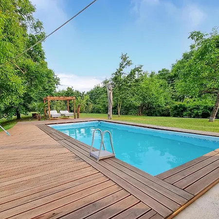 Pet Friendly In With Private Swimming Pool, Be Inside Or Outside Holiday home Cantarana