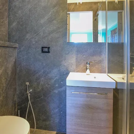 Nyaraló Pet Friendly In With Private Swimming Pool, Be Inside Or Outside *