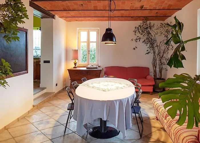 Pet Friendly In With Private Swimming Pool, Be Inside Or Outside *