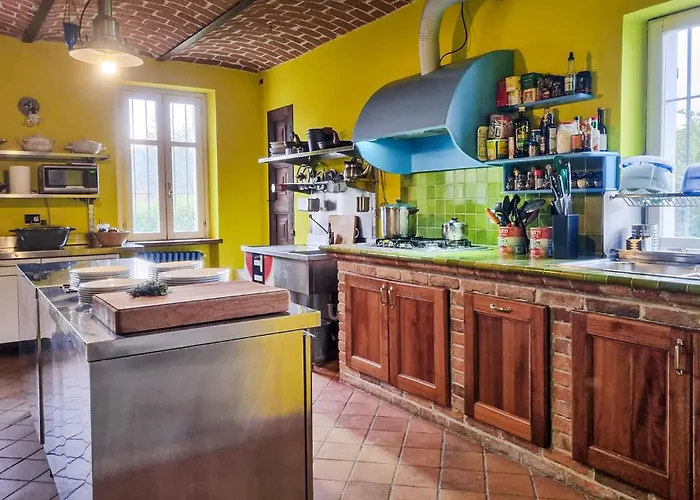 Pet Friendly In With Private Swimming Pool, Be Inside Or Outside Feriehus