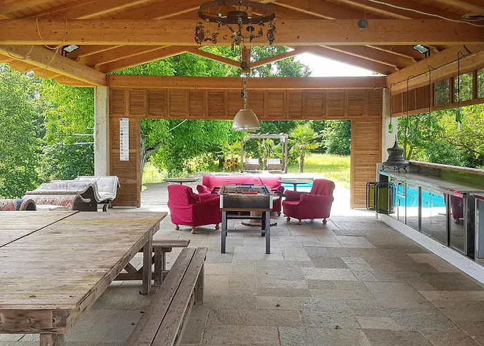 Pet Friendly In With Private Swimming Pool, Be Inside Or Outside