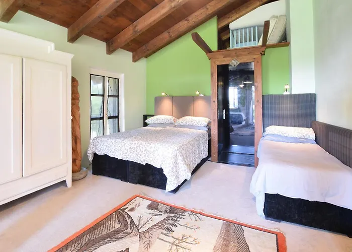 Pet Friendly In With Private Swimming Pool, Be Inside Or Outside Feriehus