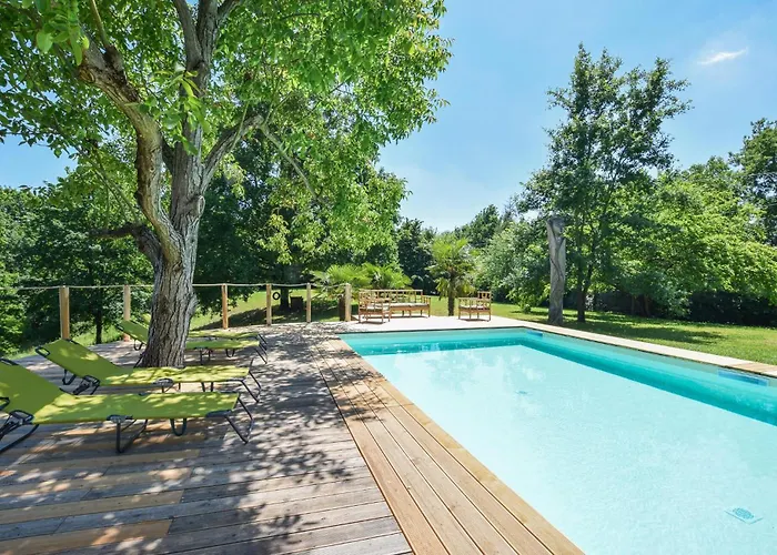 Pet Friendly In With Private Swimming Pool, Be Inside Or Outside *