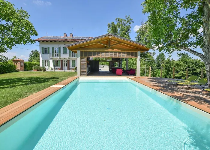 Pet Friendly In With Private Swimming Pool, Be Inside Or Outside Feriehus